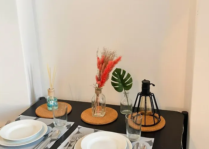 2 Spacious & Modern Industrial Loft At Westbahnhof - Next To Metro - Smart Beamer, Netflix & Long Friendly